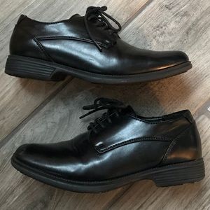 Perry Ellis boys dress shoes- size 2.5